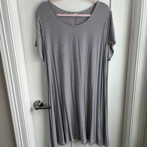 Old Navy Short Sleeve Swing Dress | Size: XXL | Color: Black/White